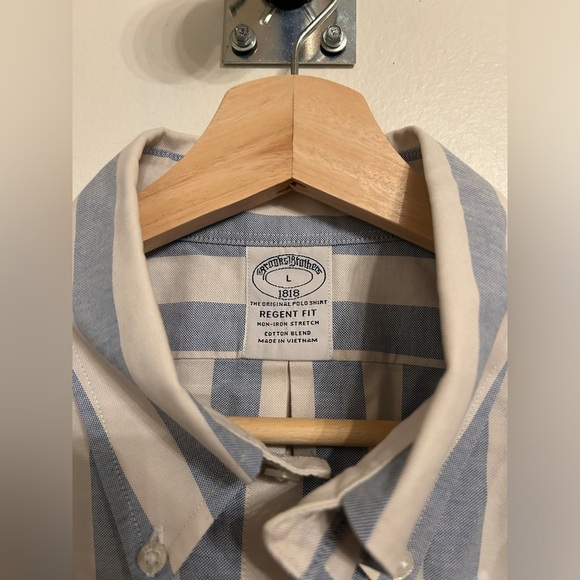 Brooks Brothers short-sleeve button-down oxford, blue-white stripe, regency/slim - Picture 3 of 3